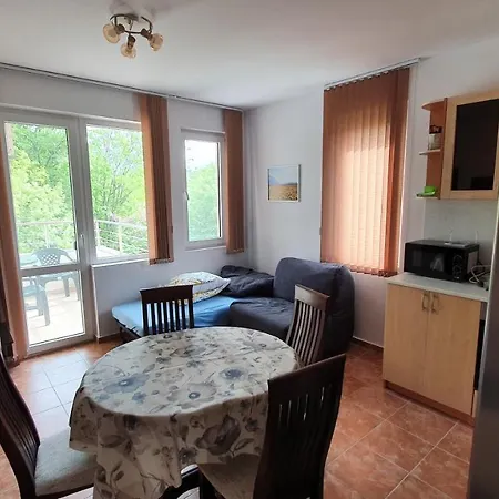 Pomorie Beach Resort * Поморие